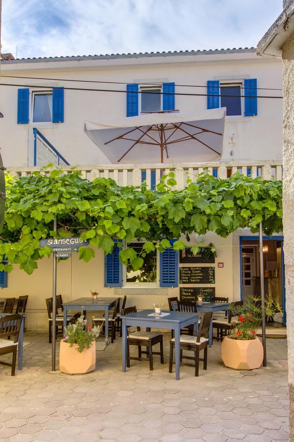 Hotel Sansegus Susak Bagian luar foto